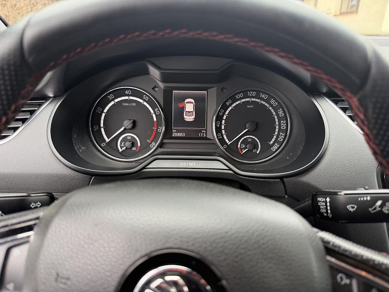 Škoda Octavia (2015) RS 2.0 TSI 162kW Challenge DPH - fotka 3 z 12