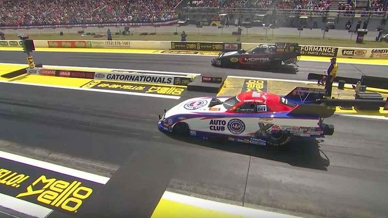 Dragstery kategorie Funny Car.