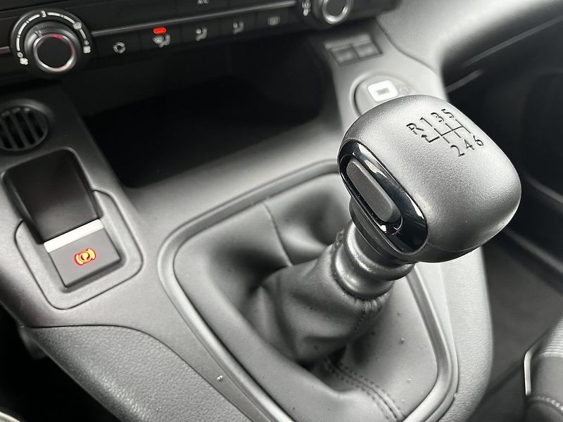 Toyota ProAce City Verso 1.5D MT Business ODBĚR 11/2026 - fotka 22 z 28