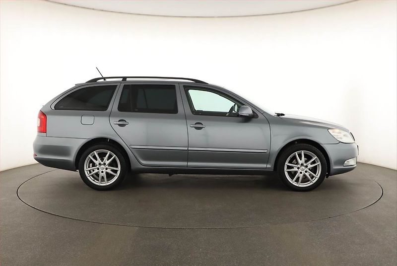Škoda Octavia (2012) 1.6 TDI, Automat, Tempomat - fotka 6 z 18