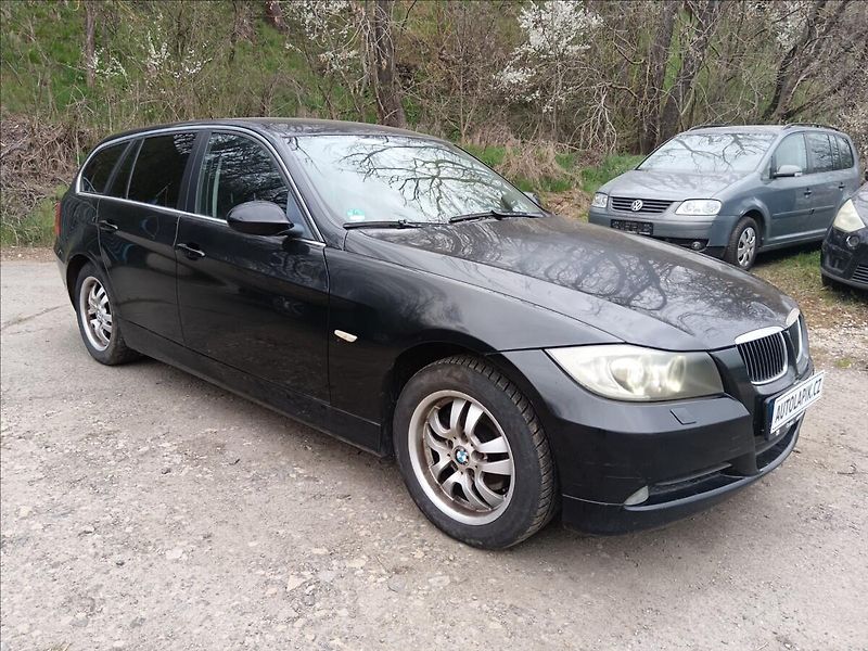 BMW Řada 3 2,5 - fotka 14 z 19