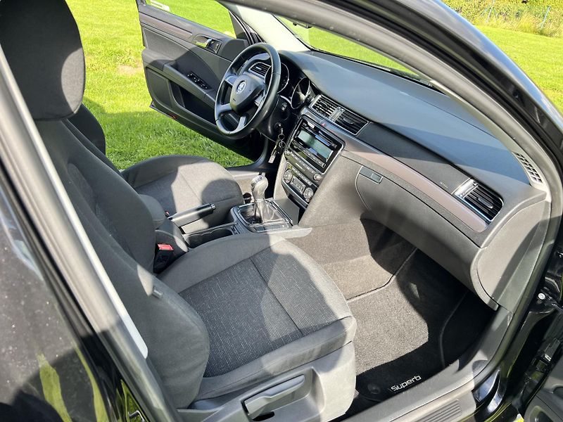 Škoda Superb 2.0TDI 103KW,DIGIKLIMA,TZ,ALU - fotka 22 z 48