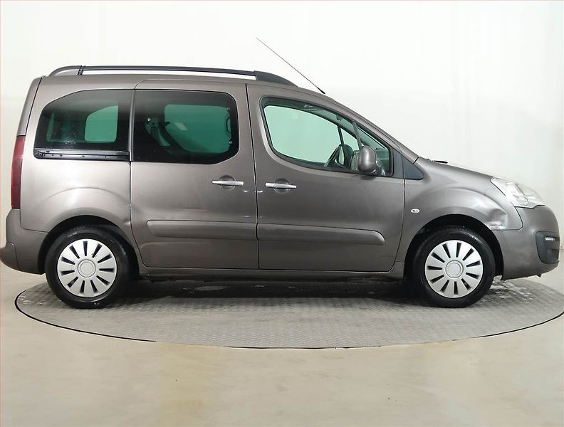 Citroën Berlingo (2017) Feel 1.6 BlueHDi, 5Míst, ČR - fotka 6 z 12