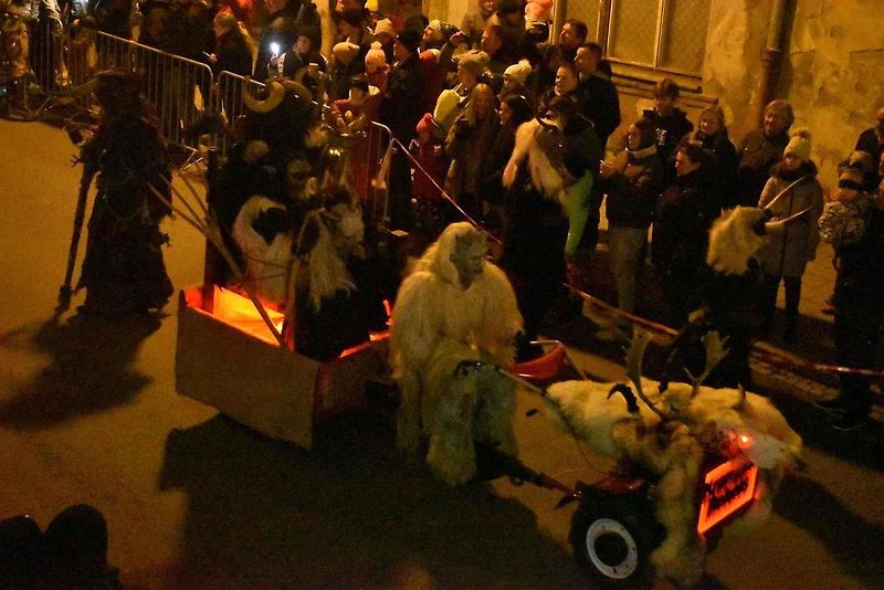 Krampusové a ďábelská vozidla