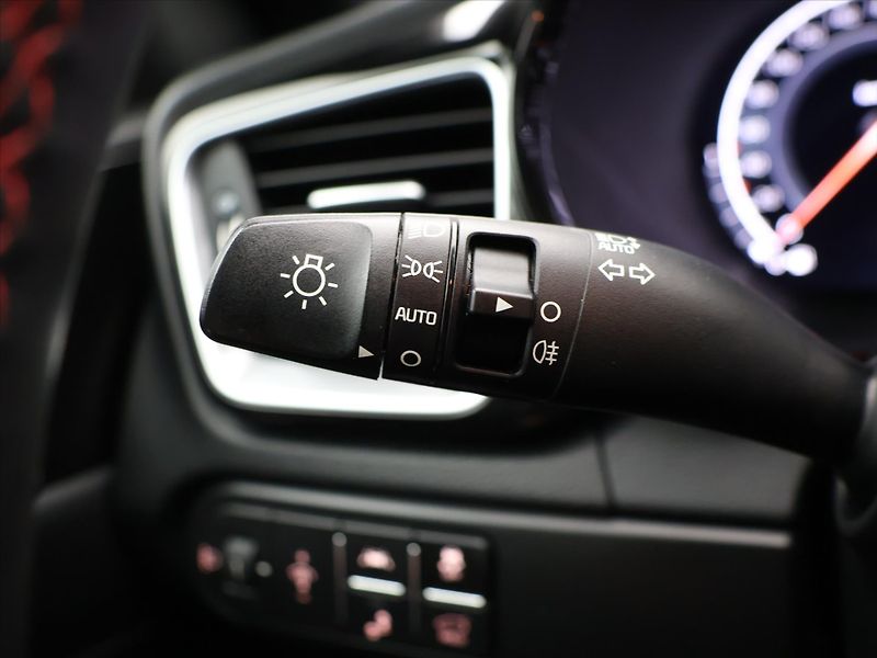 Kia Ceed 1,6 TGDI 150kW GT LED 1.Maj. - fotka 18 z 33