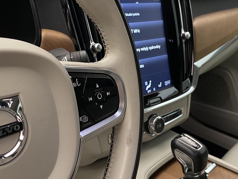 Volvo S90 T6 AWD   REZERVACE - fotka 20 z 40
