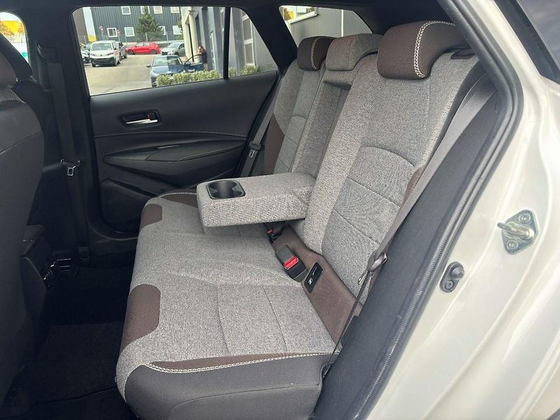Toyota Corolla TREK 2.0 Hyb. 132 kW - fotka 5 z 27