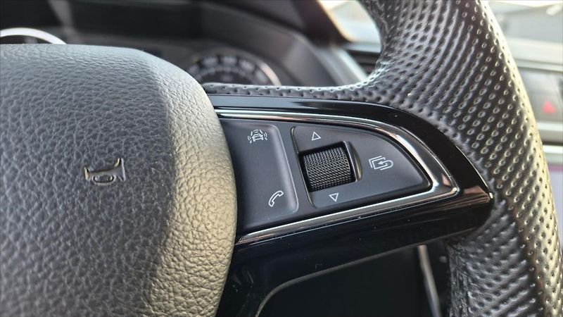 Škoda Superb 2,0 TDI 110 KW STYLE DSG ČR - fotka 17 z 26