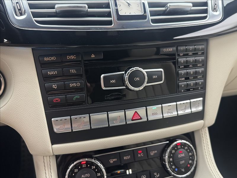Mercedes-Benz CLS 3,0 DPH 4X4 H/K AMG LED ACC ČR - fotka 26 z 59