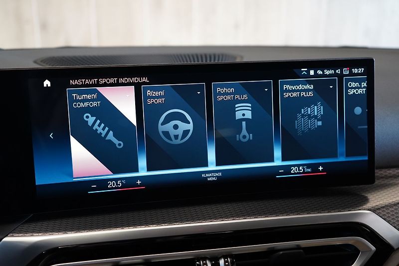BMW Řada 3 330d xDrive Touring, Pano, HUD - fotka 30 z 42