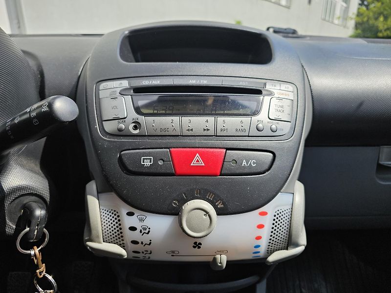 Toyota Aygo (2011) 1.0i KLIMA - fotka 11 z 17