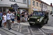 Ze startu XIV. Slánského okruhu - průjezd Londou.