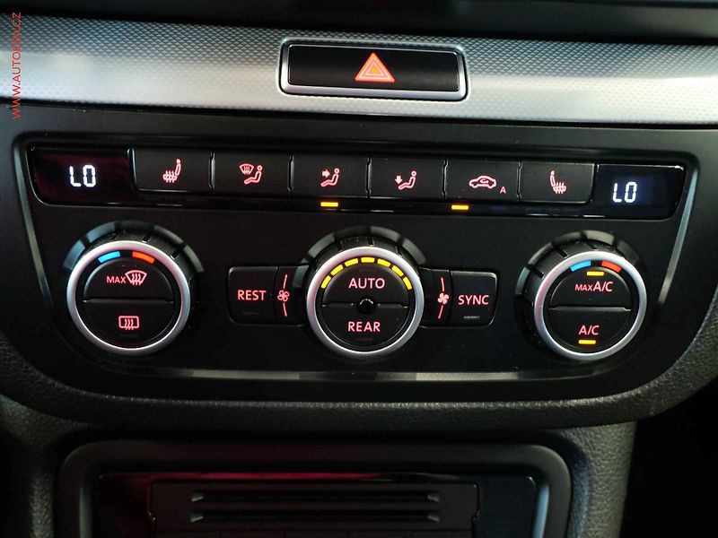 Volkswagen Sharan (2014) 2.0 TDI, AC, výhřev sed. - fotka 19 z 22