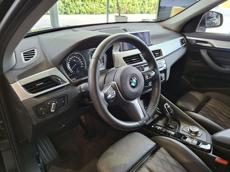 BMW X1 xDrive18d X-Line - fotka 7 z 23