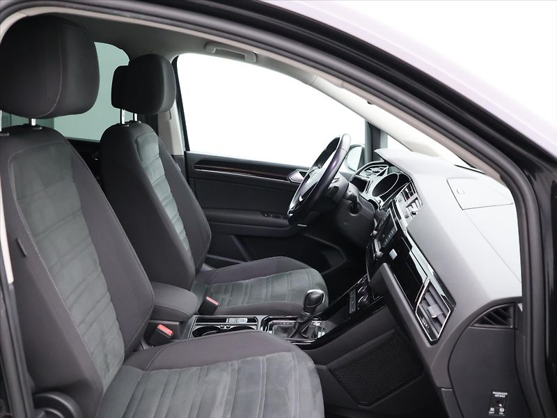 Volkswagen Touran 2,0 TDI 110kW Highline DSG DPH - fotka 12 z 33