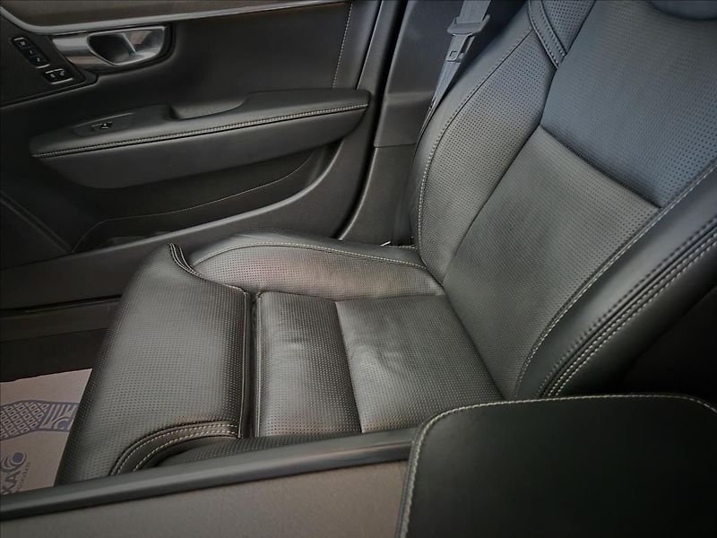 Volvo V90 CC D5 AWD Drive-E Pro POLESTAR - fotka 28 z 46