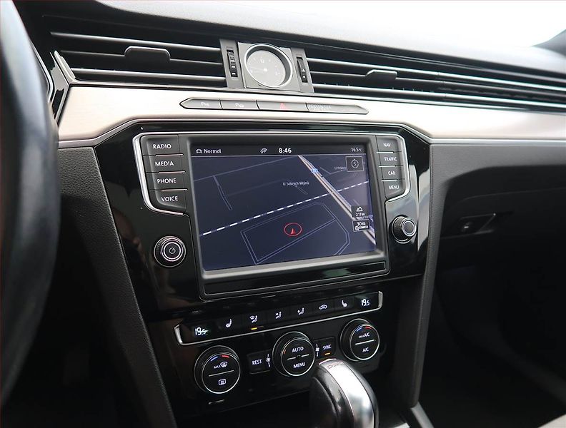 Volkswagen Passat (2015) 2.0 TDI, Automat, Kůže, Navi - fotka 17 z 28