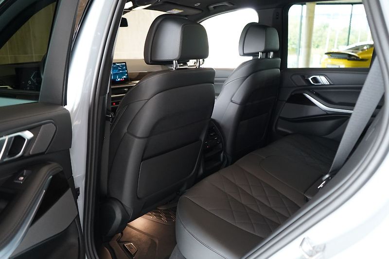 BMW X5 30d xDrive, Masáž, Nezávislé - fotka 40 z 44