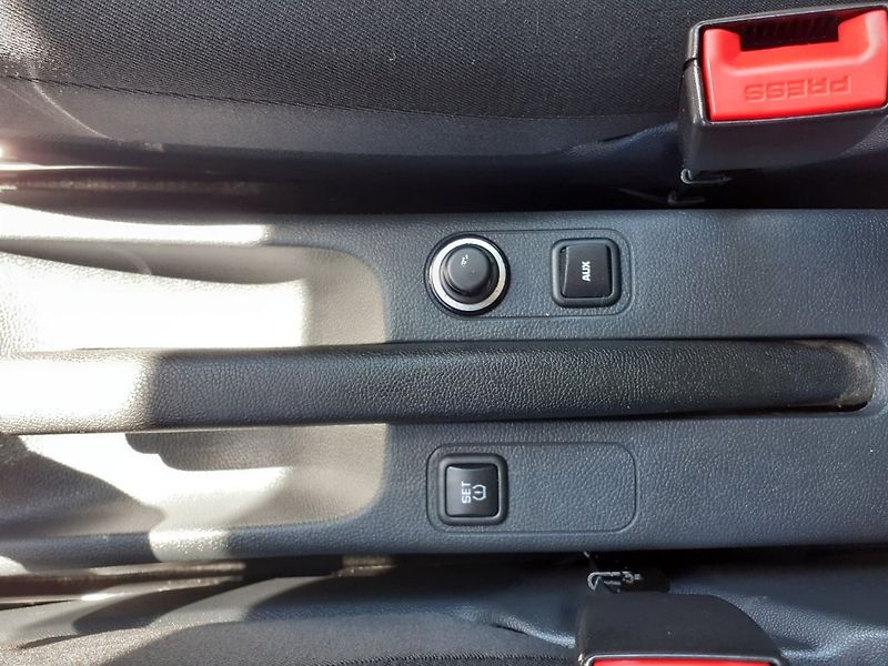 Škoda Fabia (2011) KOMBI 1.2 TSi AMBIENTE - fotka 13 z 27