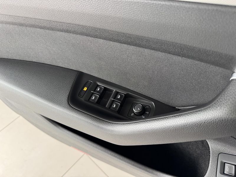 Volkswagen Passat 1,6TDI DSG*ComfortLine*ACC*Nav - fotka 27 z 32