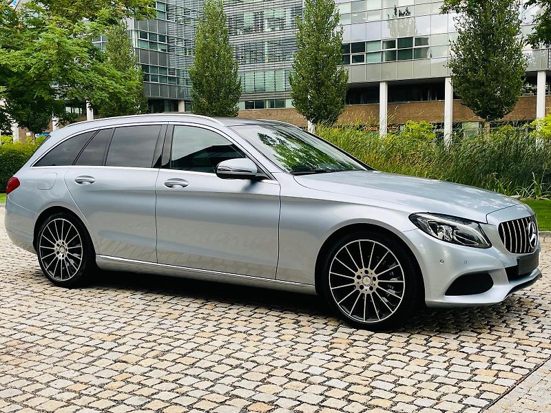 Mercedes-Benz Třídy C 220D MANUÁL VÝHŘEV SENZORY LED - fotka 9 z 52
