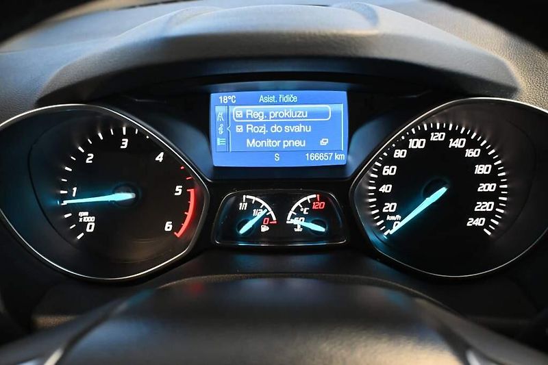 Ford Kuga (2015) 2.0 4x4 TITANIUM TDCi - fotka 20 z 26