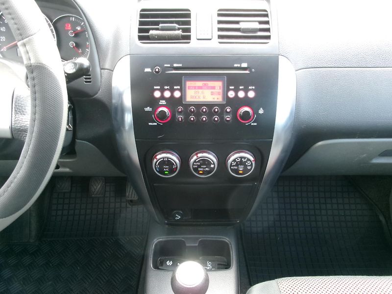 Suzuki SX4 (2007) 1,6i KLIMA VÝHŘEV - fotka 24 z 26