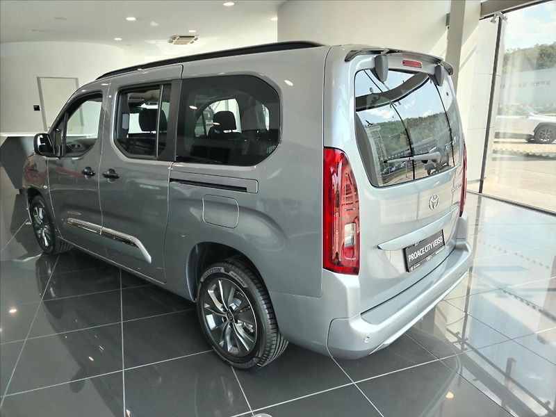 Toyota ProAce City Verso (2026) 1.5 DIESEL 6MT  FAMILY 5S LONG - fotka 3 z 18