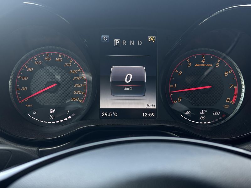 Mercedes-Benz AMG GT (2017) R 4.0 V8 430kW, Carbon Ceramic - fotka 24 z 61