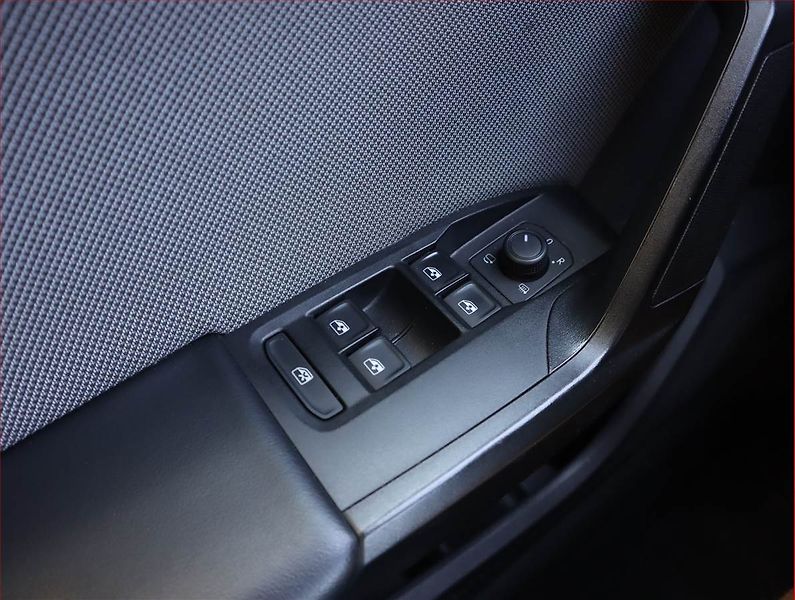 Seat Leon (2022) 2.0 TDI, Automat, Navi - fotka 24 z 27