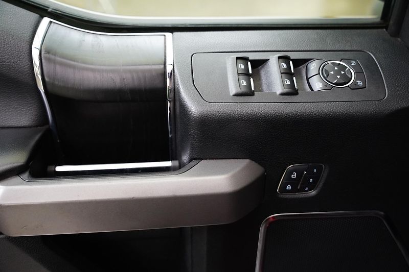 Ford F-150 - fotka 12 z 26