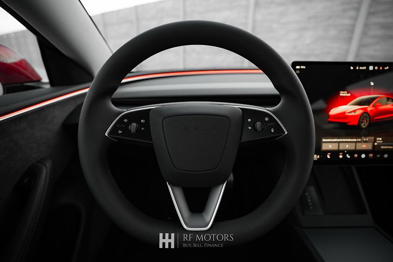 Tesla Model 3 (2024) Performance 625 PS, 4x4 - fotka 7 z 13