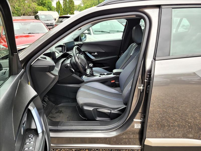 Peugeot 2008 1,2 Allure,navi,klima,Led - fotka 9 z 50
