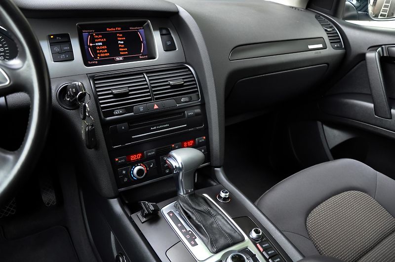 Audi Q7 (2010) 3.0 TDi V6 QUATTRO,XENONY,FACE - fotka 16 z 47
