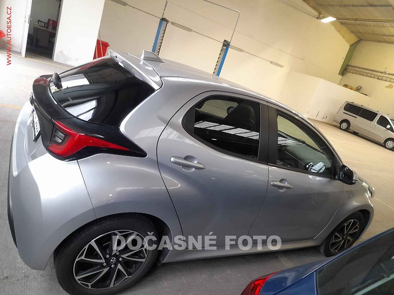 Toyota Yaris (2023) 1.5, ČR - fotka 2 z 3