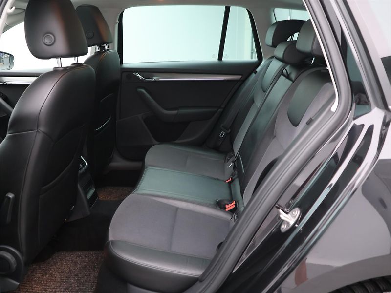 Škoda Octavia 2,0 TDI 110kW DSG Style LED - fotka 15 z 26
