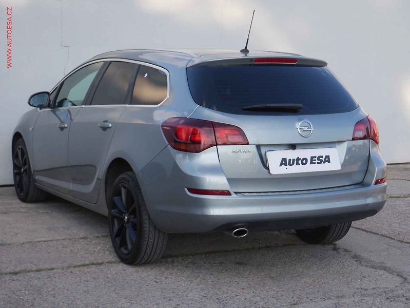 Opel Astra (2012) 1.4 Turbo, servis.kniha - fotka 4 z 18