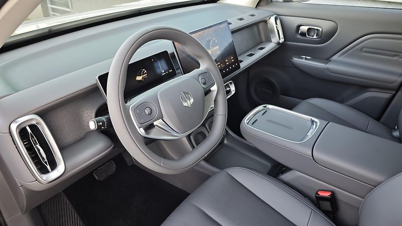 Leapmotor B10 (2026)  Design 1,5 EV hybrid  - fotka 25 z 40