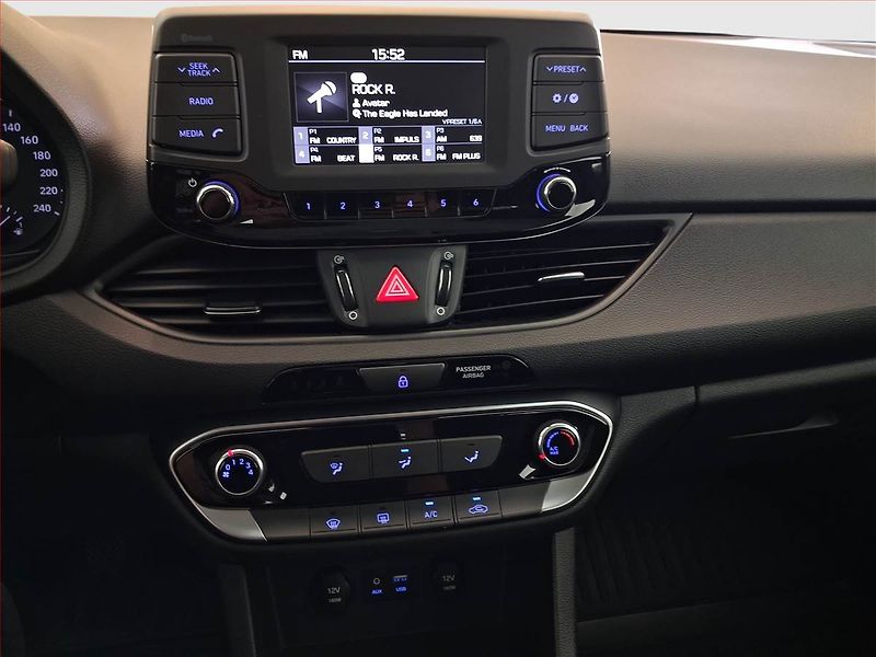 Hyundai i30 (2018) 1.4 T-GDI, ČR,1.maj - fotka 12 z 17