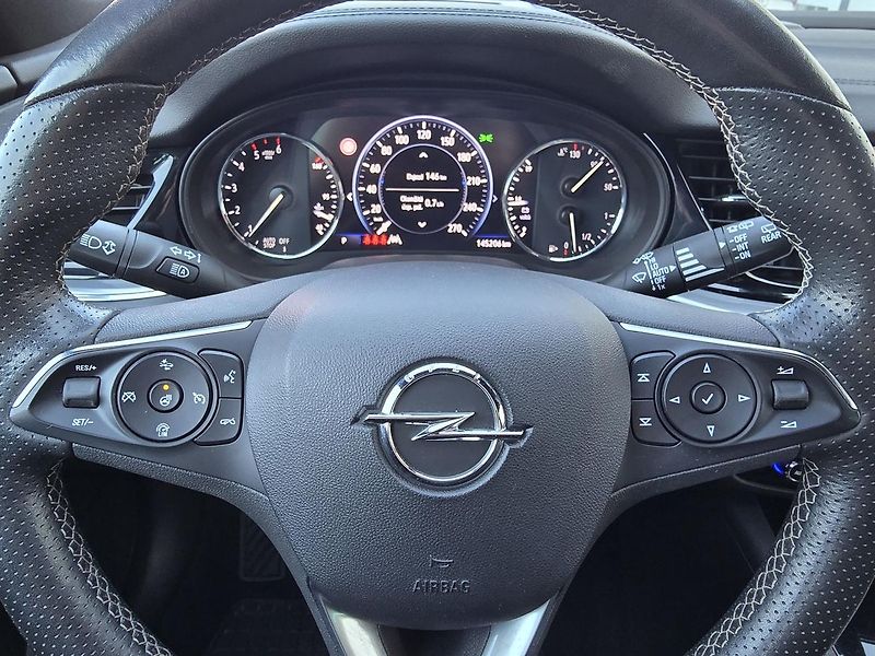 Opel Insignia 128kW 4x4 AUT Ultimate ST -DPH - fotka 25 z 40