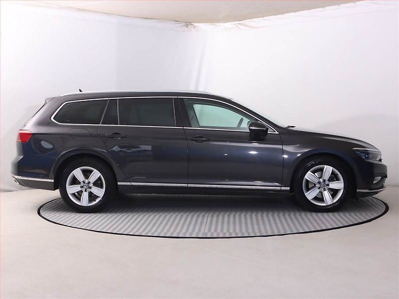 Volkswagen Passat (2019) 2.0 TDI - fotka 6 z 24