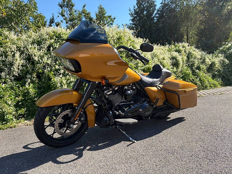 Harley-Davidson FLTRXS Road Glide Special (2023) REZERVACE - fotka 5 z 16