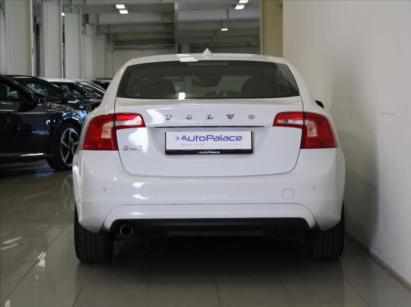 Volvo S60 2,0 D3 110kW MT NAVI Light ČR - fotka 4 z 19