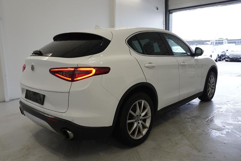 Alfa Romeo Stelvio 2.0 TB 280PS Q4 AUT. - fotka 7 z 29