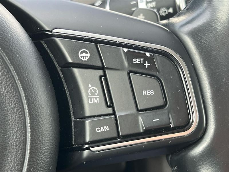 Jaguar F-Pace 2,0 D 132kW AWD PRESTIGE - fotka 19 z 27