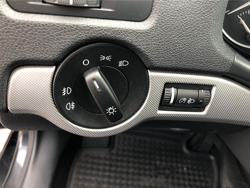 Škoda Octavia Combi 1.6 TDi Elegance - fotka 16 z 28
