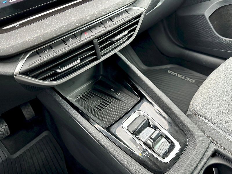 Škoda Octavia (2024) 1.5 TSI 110kW MHEV Top Selecti - fotka 19 z 25