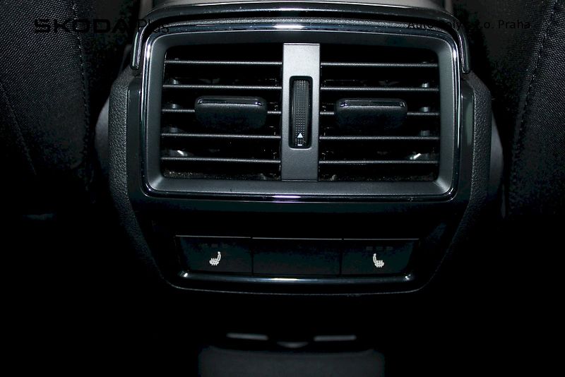 Škoda Karoq (2024) 2,0 TDI 110kW Top Selection - fotka 23 z 28