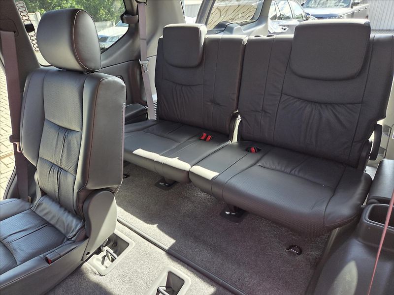 Toyota Land Cruiser 3,0 D-4D 127kW 8-míst ČR 1.maj - fotka 14 z 29