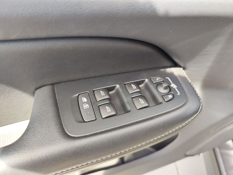 Volvo V60 B4/145kW AWD Auto Plus My24 - fotka 33 z 36